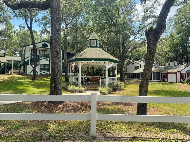 Foto del edificio - 7817 Midway Dr Terrace