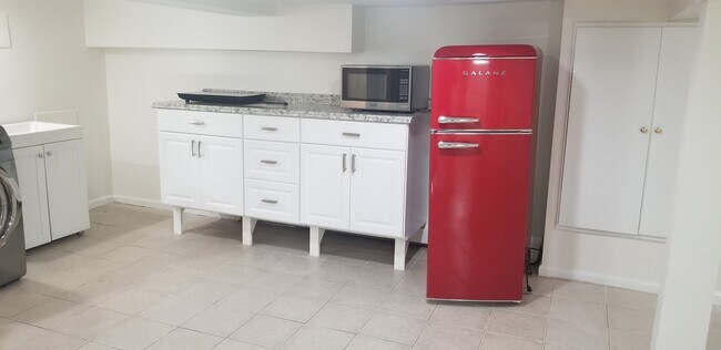 Área de cocina pequeña - 600 Old Stamford Rd