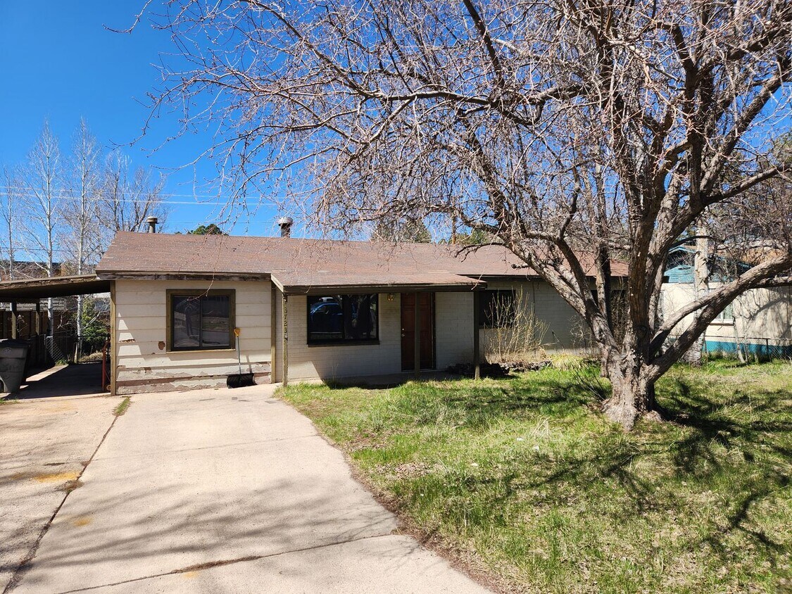 Building Photo - Home in Bow & Arrow off Lake Mary Rd