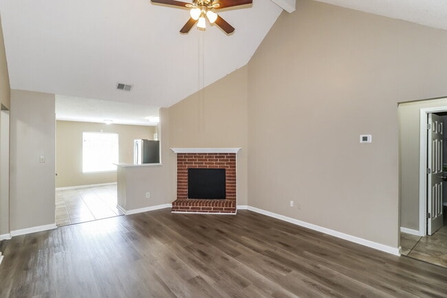 Building Photo - 7091 Ireland Dr