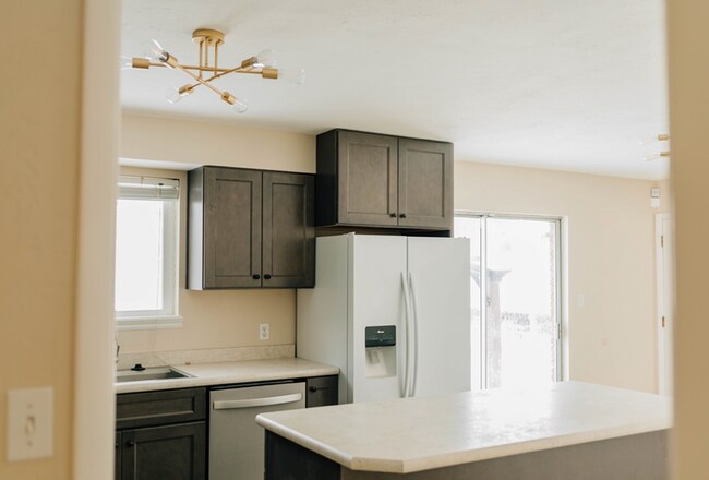 Building Photo - 785 E 100 S