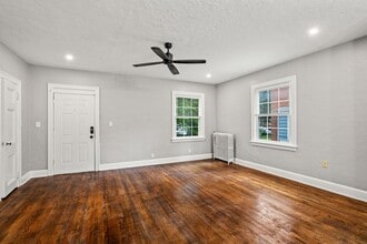 Building Photo - 2711 E Kenwood Blvd