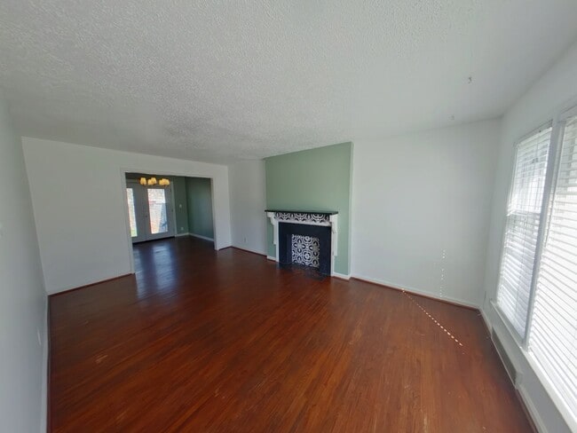 Building Photo - 401 N Harding Ave