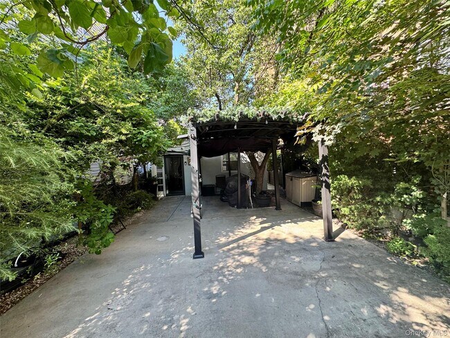 Foto del edificio - 749 E 224th St