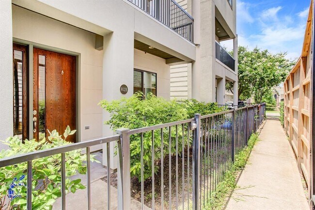 Foto del edificio - 802 Waverly St