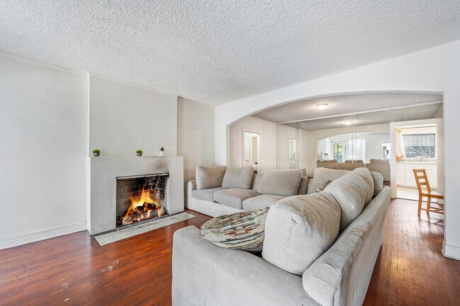 Will be Unfurnished - 931 N Croft Ave