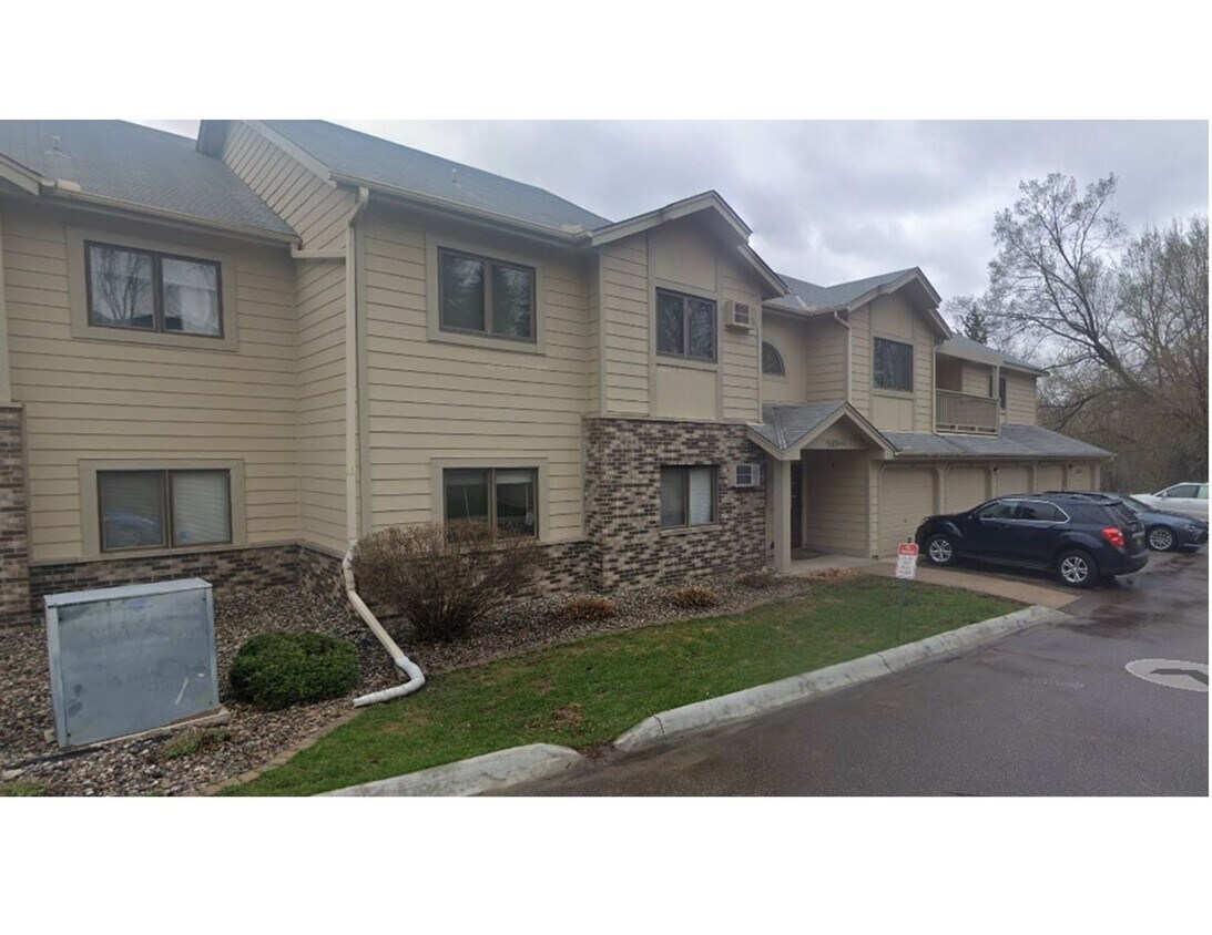 Clean, Updated Two Bedroom Condo in St. Paul House Rental in Saint