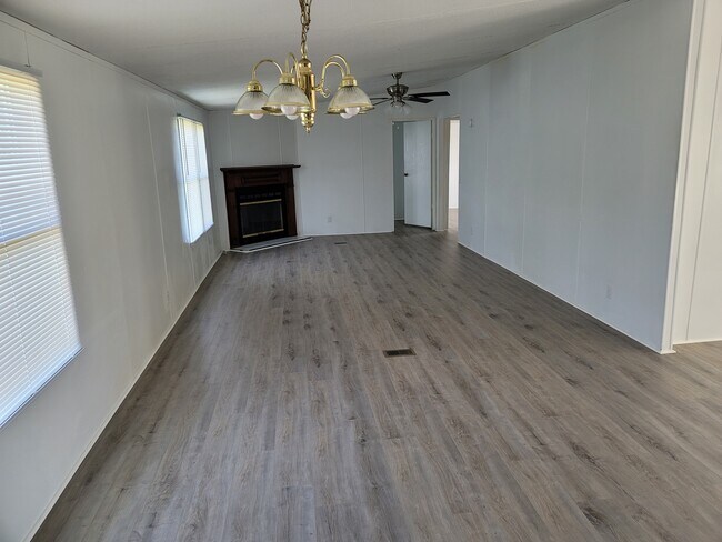 Foto del edificio - 153 Peak View Rd