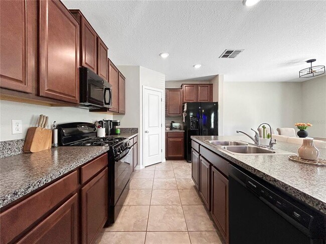 Foto del edificio - 9605 Channing Hill Dr
