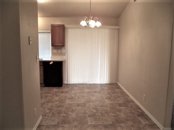 Building Photo - 459 N Elizabeth Avenue