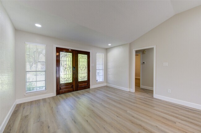 Foto del edificio - 4706 Kingussie Dr