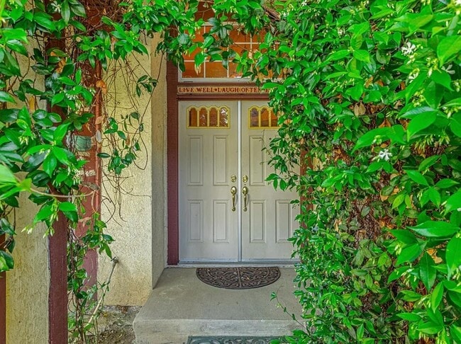 Building Photo - 4048 Belleshire Way