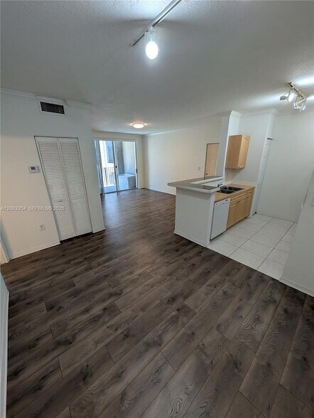 Building Photo - 6831 SW 44th St