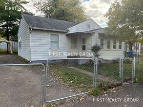 Building Photo - 2434 Forest Home Ave