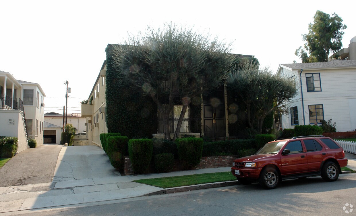 Building Photo - 10634 Holman Ave