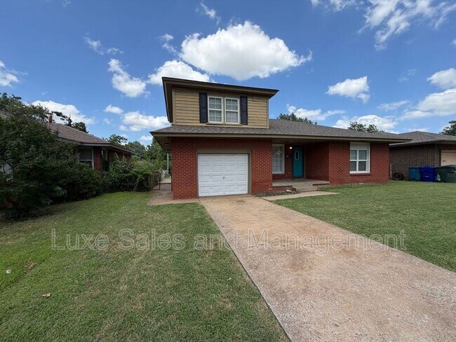 Building Photo - 221 E Kerr Dr