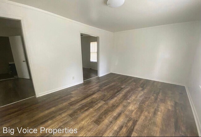 Foto del edificio - 2 br, 1 bath House - 325 E. 18th Street