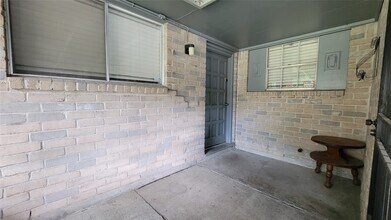 Building Photo - 12407 Russ Dr