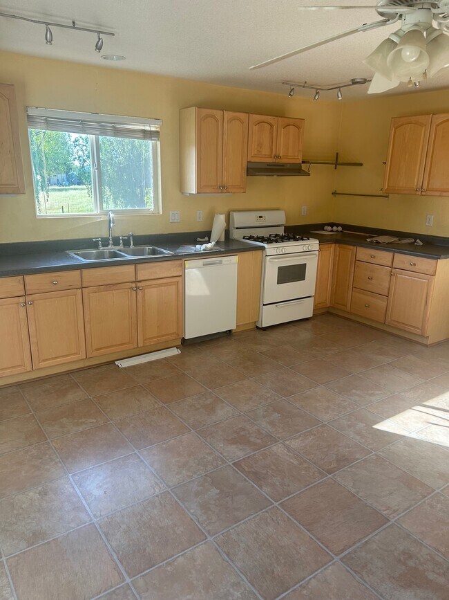 Foto del edificio - 4560 Meadow Cir