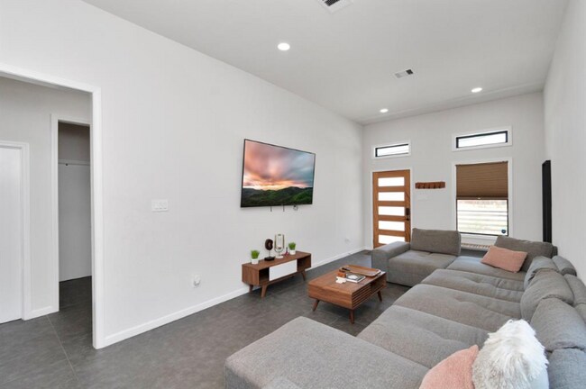 Foto del edificio - 3439 Reeves St
