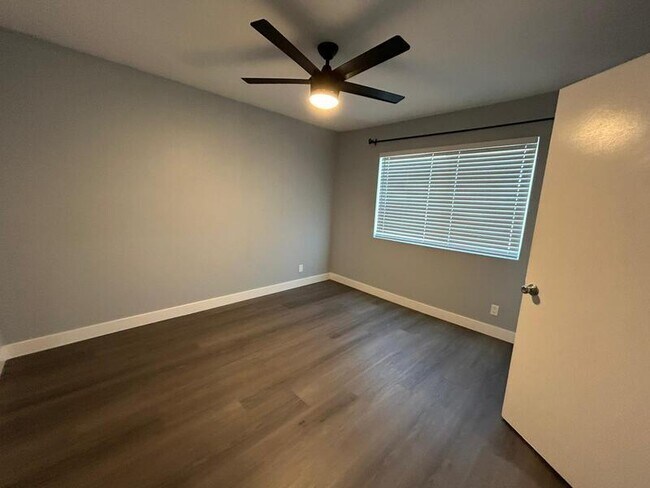 Building Photo - 619 S Kingsley Dr