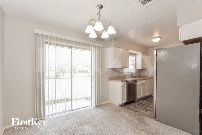 Foto del edificio - 910 Clayton Dr