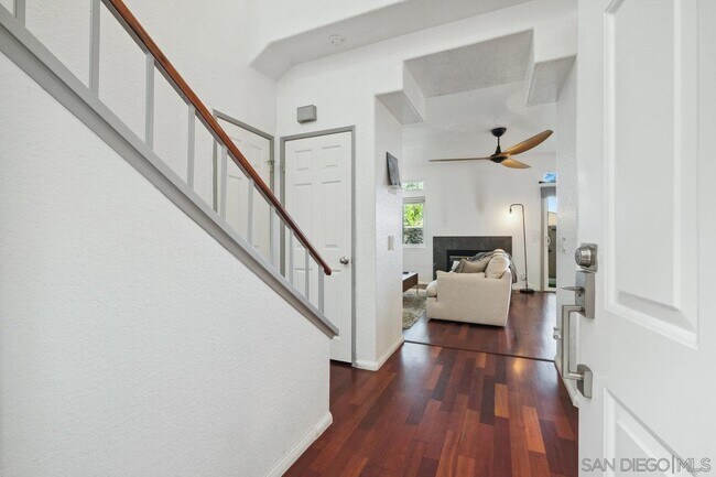 Foto del edificio - 7254 Shoreline Dr