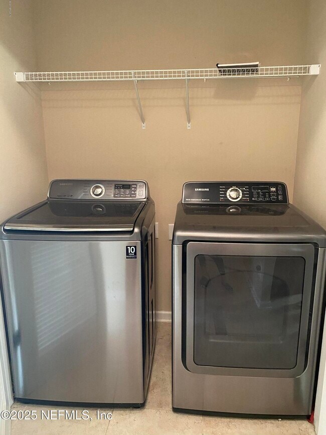 Foto del edificio - 4220 Plantation Oaks Blvd