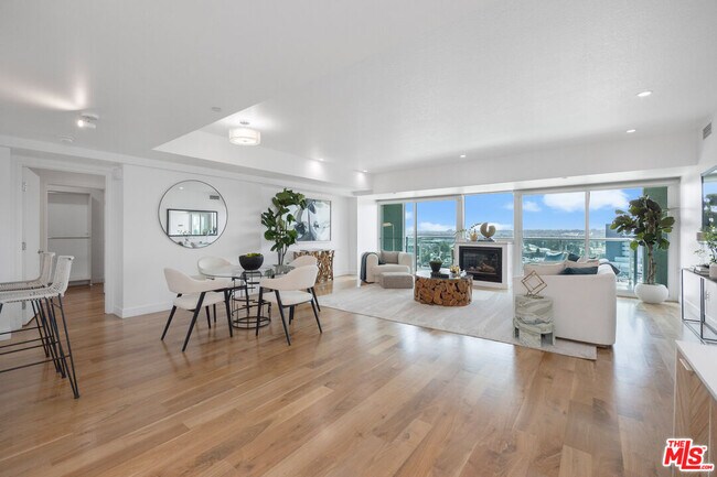 Foto del edificio - 13600 Marina Pointe Dr