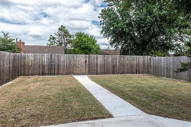 Patio trasero - 908 Elm St.