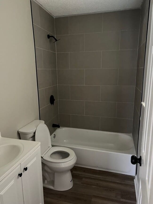 Building Photo - 4 Success is now offering this cute 3bd/2b...