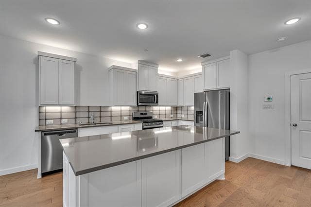 Building Photo - 611 Collier Dr