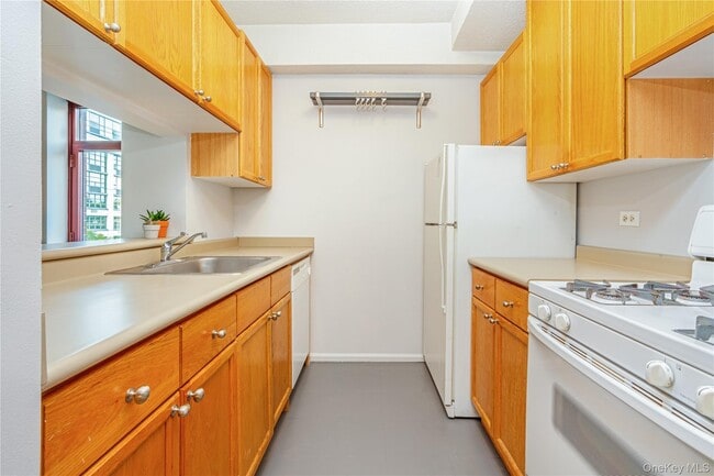 Building Photo - 4-74-74 48th Ave