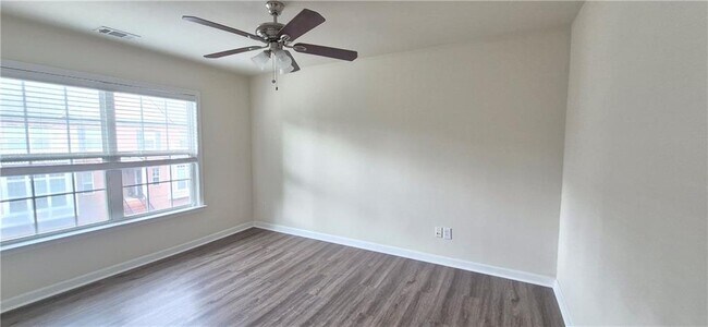 Building Photo - 11025 Brunson Dr