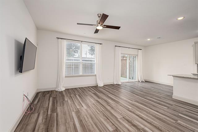 Foto del edificio - 988 Emil Pl