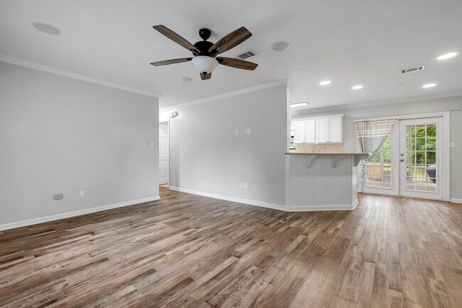 Building Photo - 172 Ann Cir