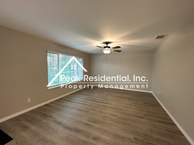 Building Photo - Updated North Sacramento 3bd/2ba House wit...
