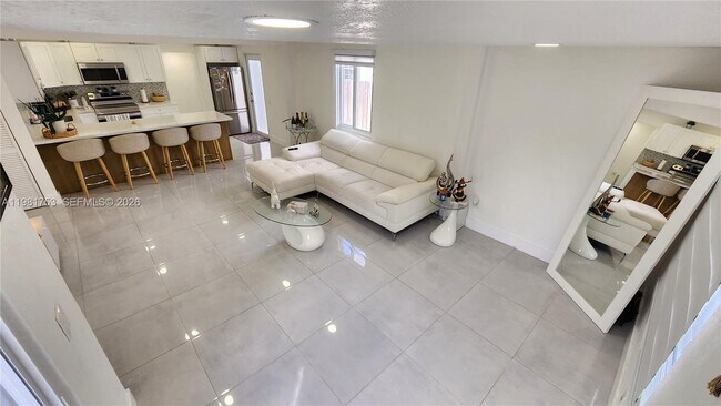 Foto del edificio - 734 W 32nd St