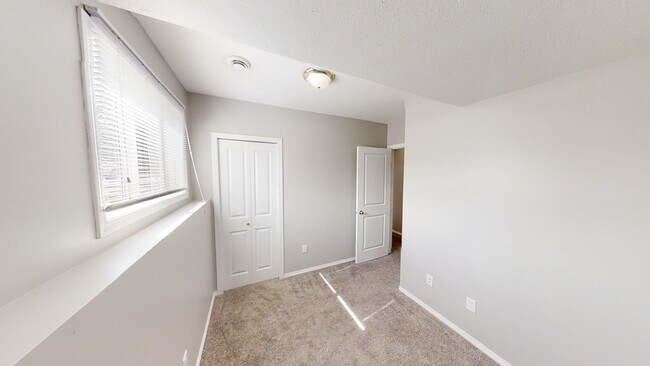 Building Photo - 9804-98099 99 St