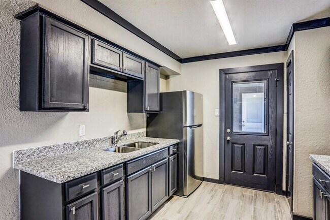 Foto del edificio - 7630 Lavender St