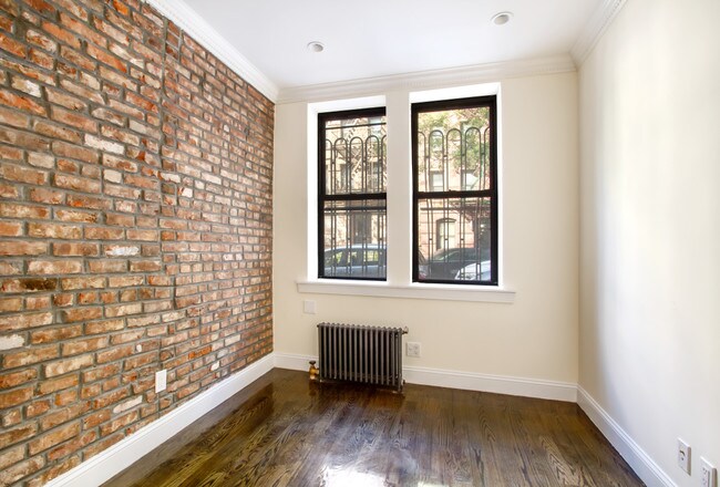 Building Photo - 308 W 21st St