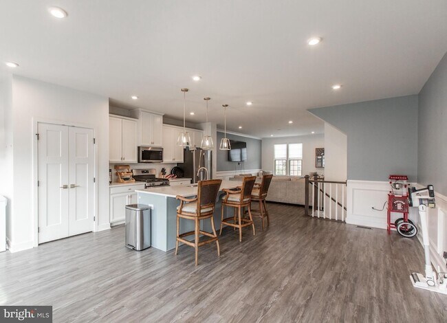 Foto del edificio - 18105 Red Cedar Rd