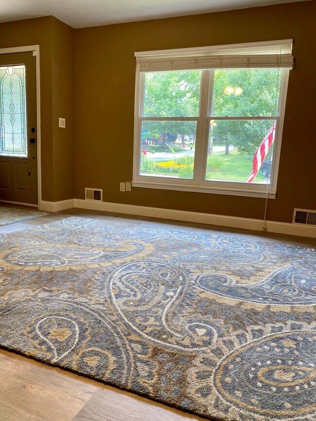 Building Photo - 1803 SW Skyline Dr