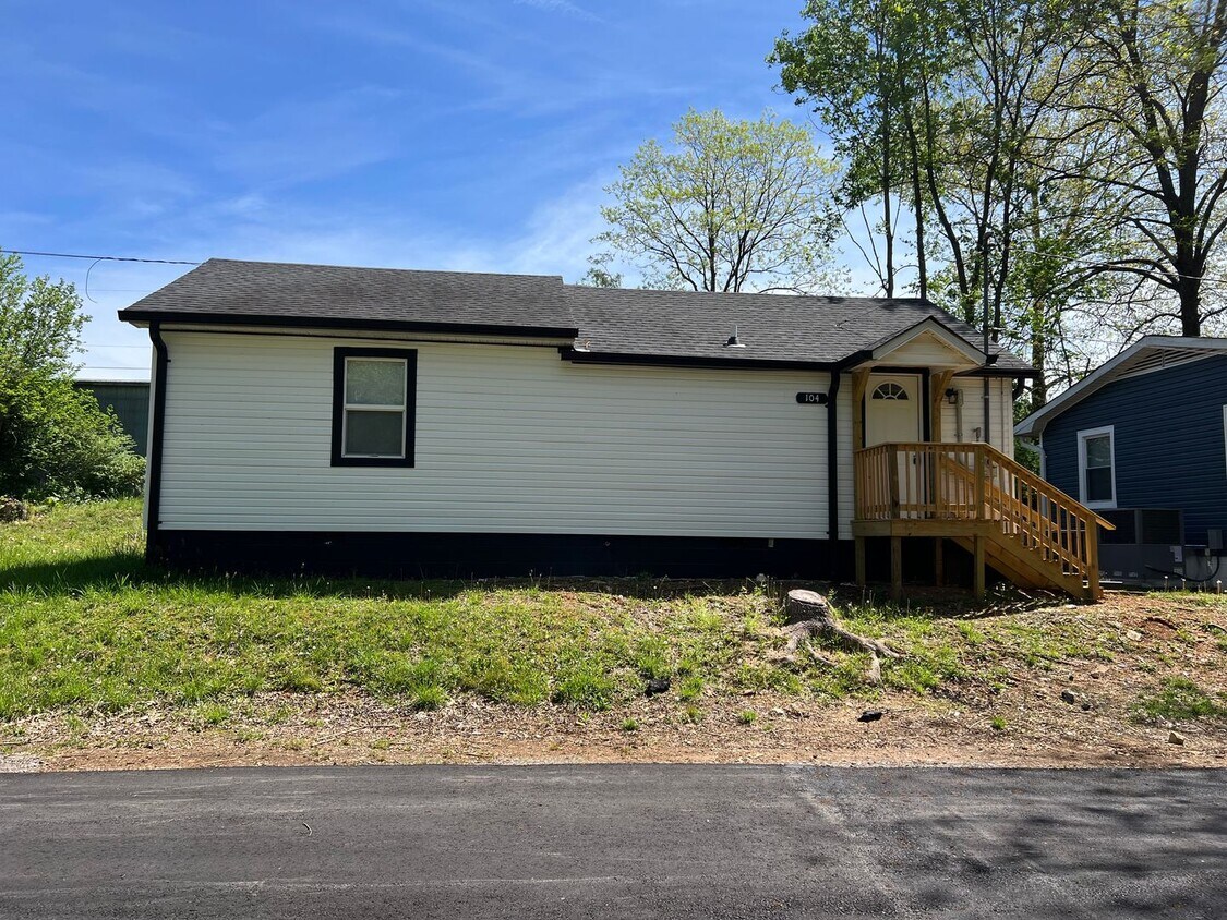 Foto principal - Move-In Specials Available! Completely Rem...