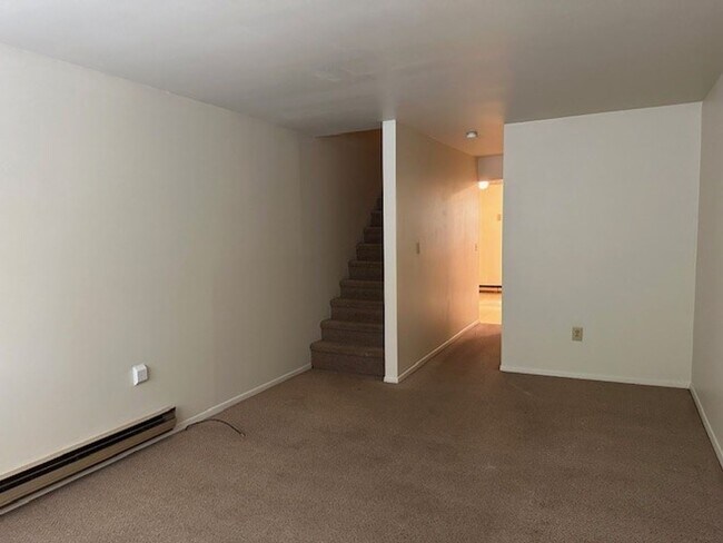 Building Photo - 696 Walborn Rd