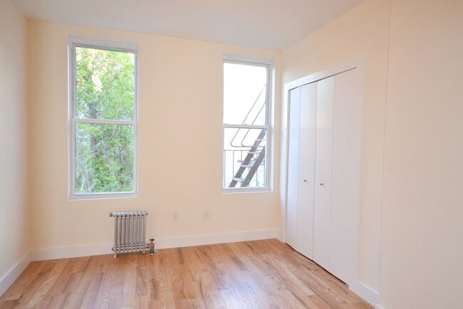 Foto del edificio - 196 Kingsland Ave