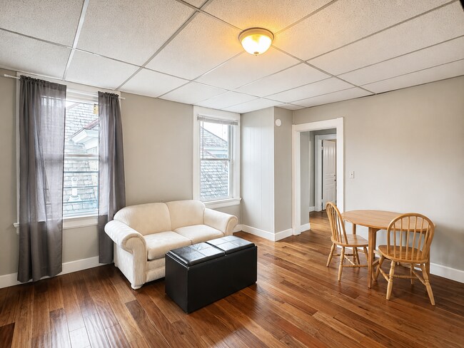 Foto del edificio - 2325 Stratford Ave