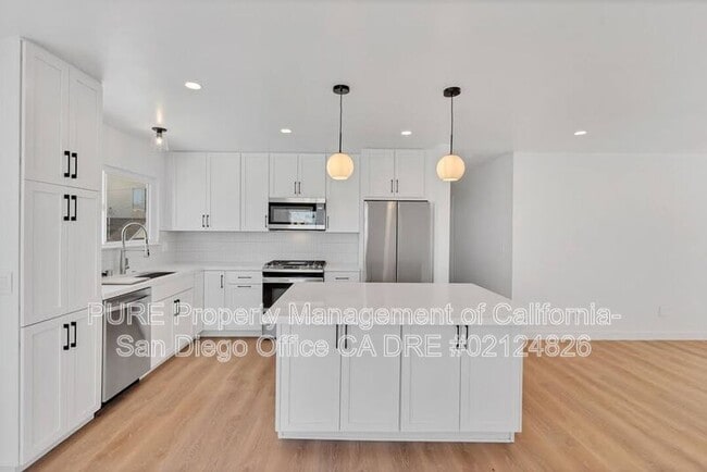 Building Photo - 4758 Bermuda Ave
