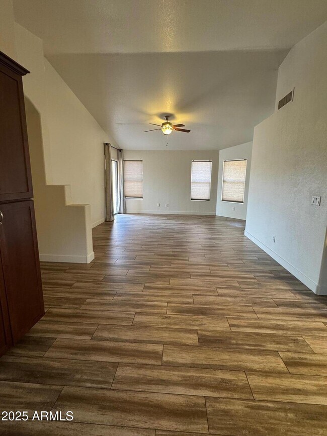 Foto del edificio - 21618 N 48th St