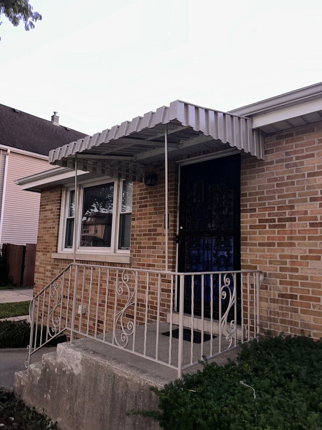 Building Photo - 208 27th Ave